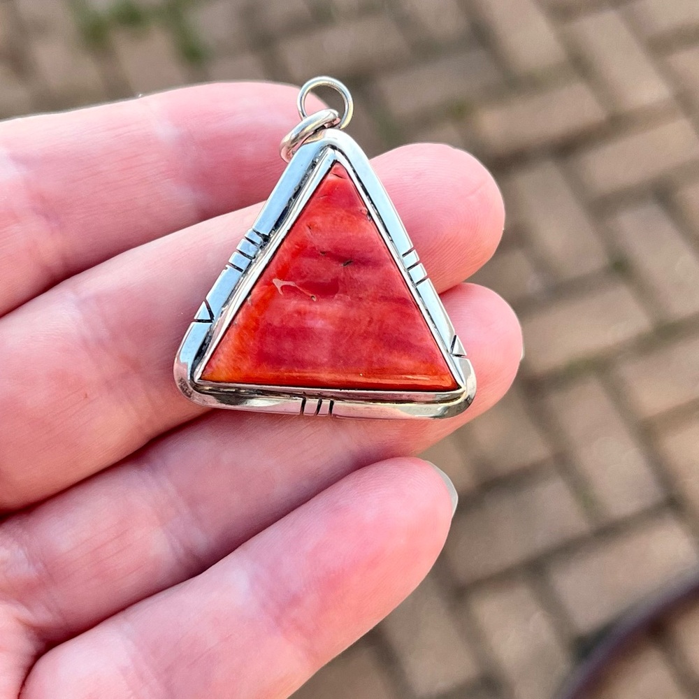 Vintage Sterling Silver NAVAJO Spiny Oyster Triangle Necklace Pendant Native